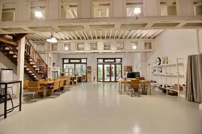 Retail in Paris for lease Building Photo- Image 1 of 11