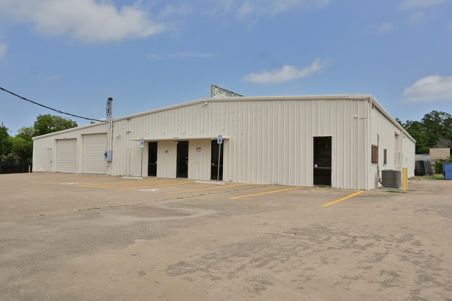 223 W Danieldale Rd, Dallas, TX for sale - Building Photo - Image 2 of 20