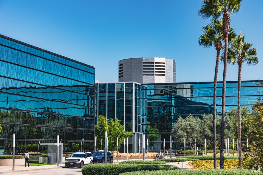 3337 Michelson Dr, Irvine, CA for lease - Building Photo - Image 2 of 13