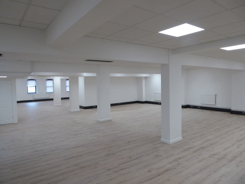 13 Queen Sq, Bristol for lease - Interior Photo - Image 2 of 14