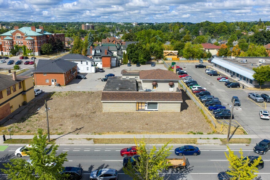 539 George St N, Peterborough, ON à vendre - Photo du bâtiment - Image 2 de 6
