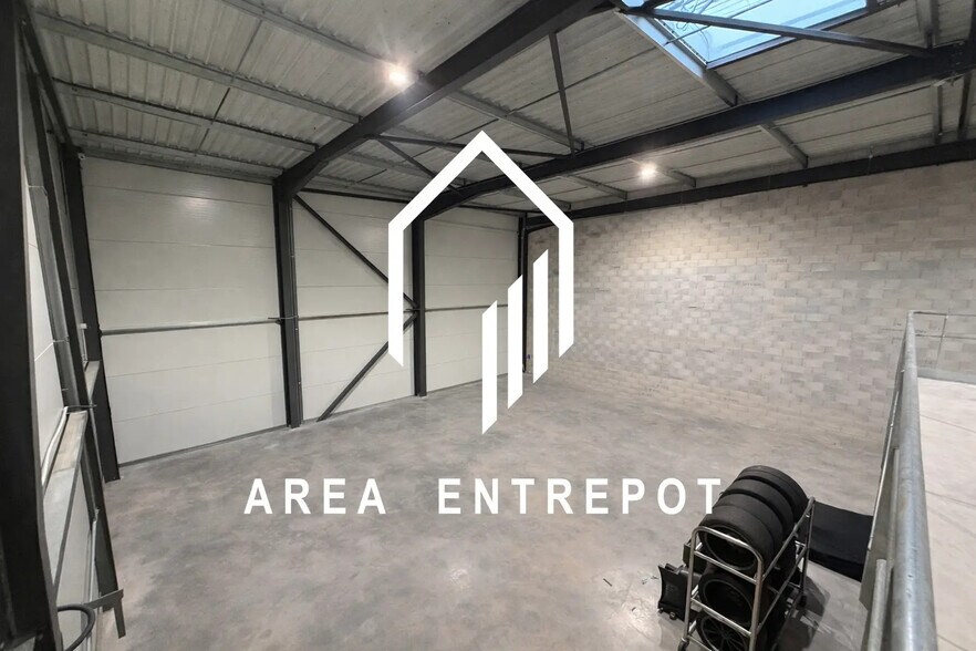 Flex in Marignane for sale - Building Photo - Image 2 of 6