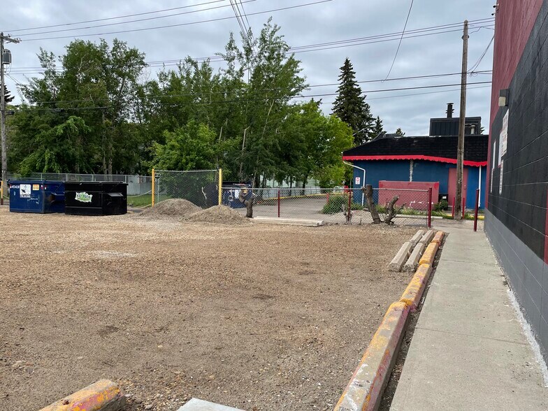 12415-12419 118 Av NW, Edmonton, AB à vendre - Photo du bâtiment - Image 1 de 1