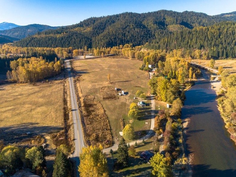 Coeur D Alene River Rd, Kingston, ID à vendre - Photo principale - Image 1 de 1