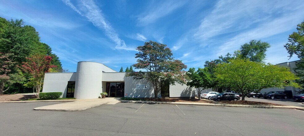 3010 Anderson Dr, Raleigh, NC à louer - Photo du bâtiment - Image 3 de 16