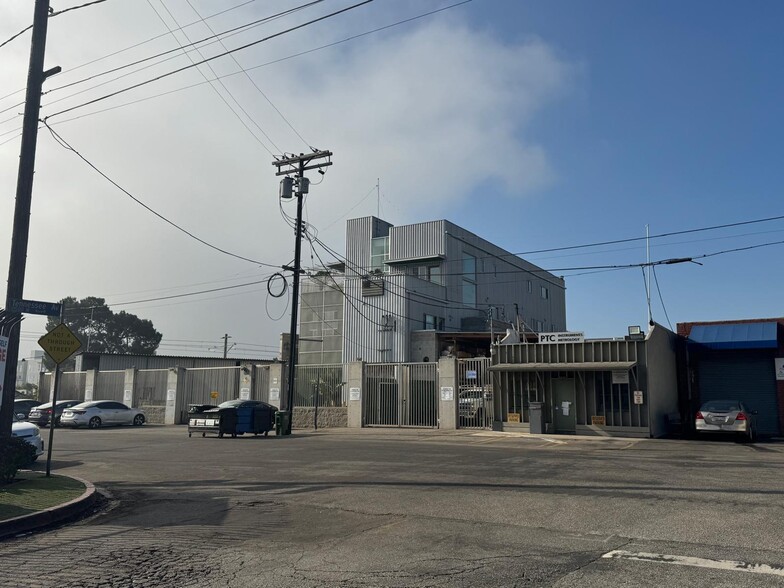 2305 Federal Ave, Los Angeles, CA for lease - Building Photo - Image 1 of 14