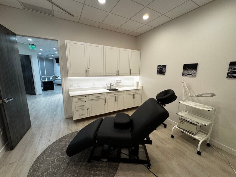 10910 N Tatum Blvd, Phoenix, AZ à louer - Photo du bâtiment - Image 3 de 6