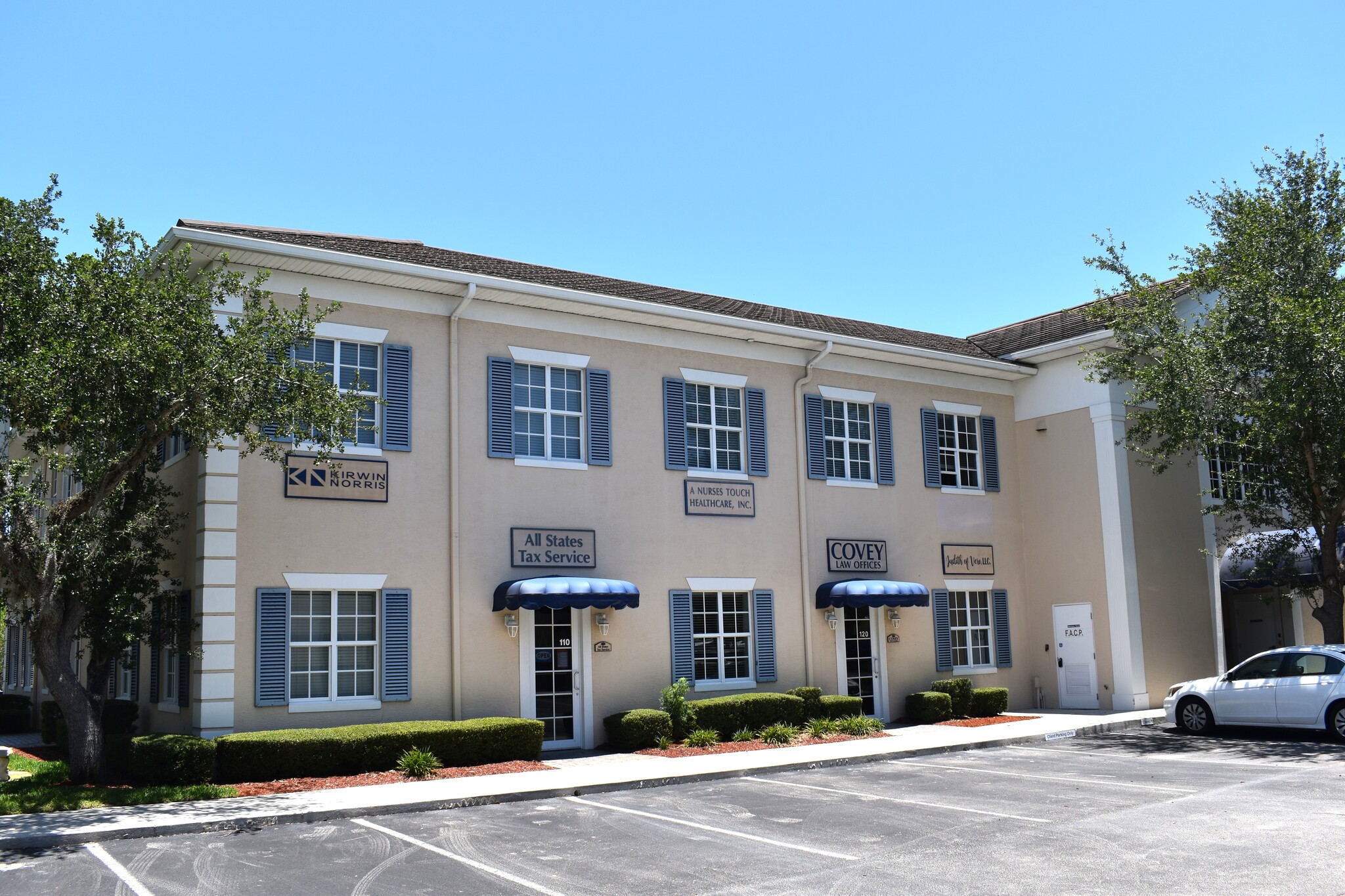1575 Indian River Blvd, Vero Beach, FL for lease Primary Photo- Image 1 of 6