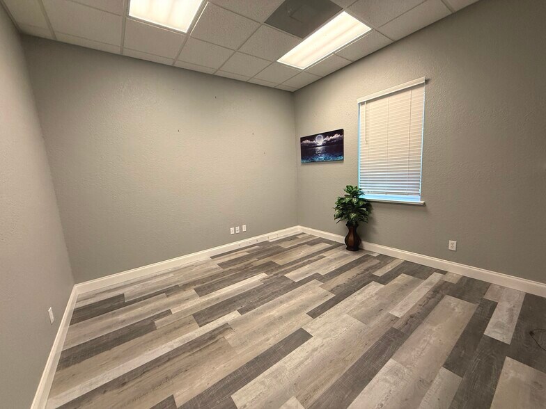 1730 Dunlawton Ave, Port Orange, FL for sale - Interior Photo - Image 2 of 8