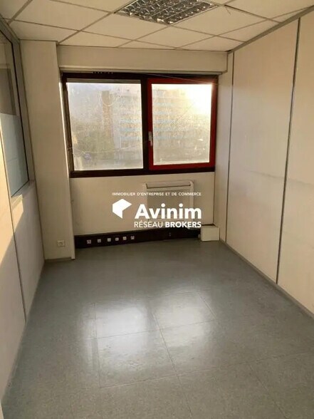 Office in La Tronche for lease - Interior Photo - Image 2 of 24