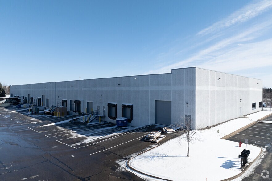 19725 S Diamond Lake Rd, Rogers, MN à louer - Photo du bâtiment - Image 2 de 3