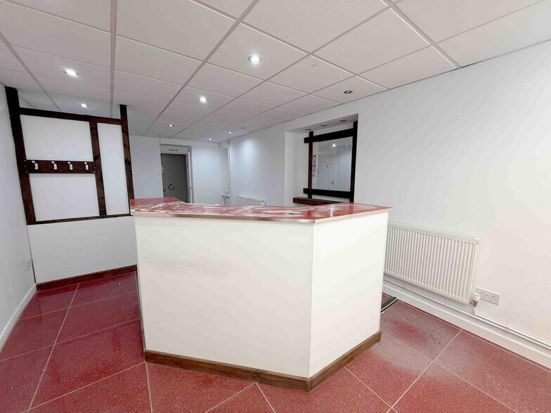 10 Alfred St, Neath à louer - Photo du bâtiment - Image 2 de 15