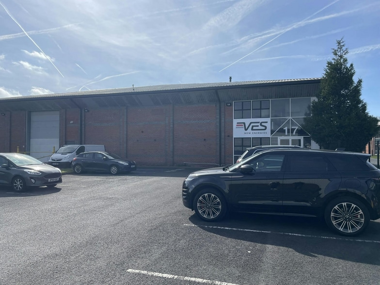 18 Barrs Fold Rd, Bolton for lease - Building Photo - Image 3 of 4