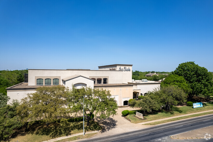 2930 W Anderson Ln, Austin, TX for lease - Building Photo - Image 1 of 6