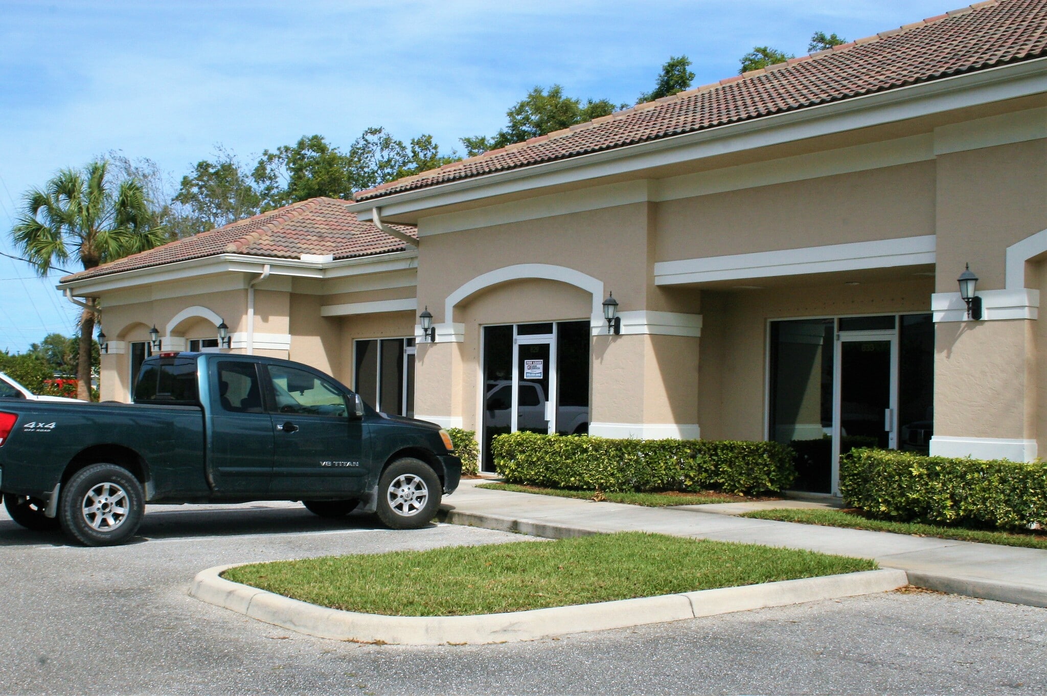 609-673 SE Central Pky, Stuart, FL for lease Building Photo- Image 1 of 5