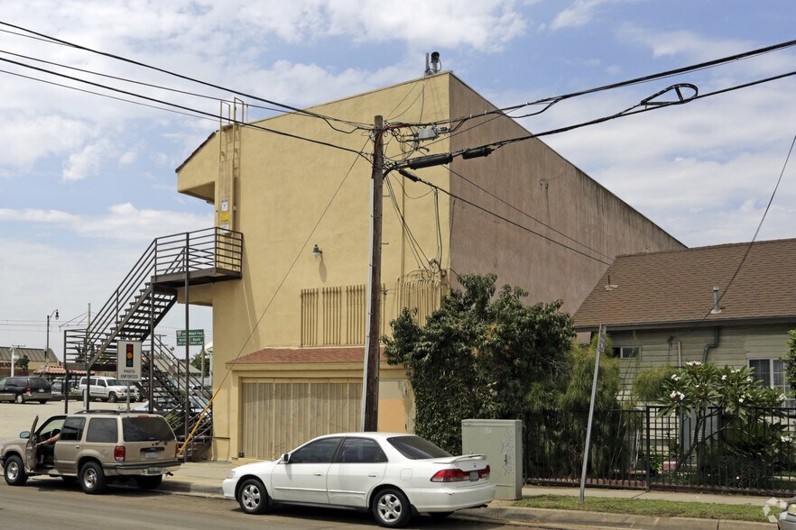 4555-4557 E 3rd St, Los Angeles, CA à louer - Photo du bâtiment - Image 3 de 7