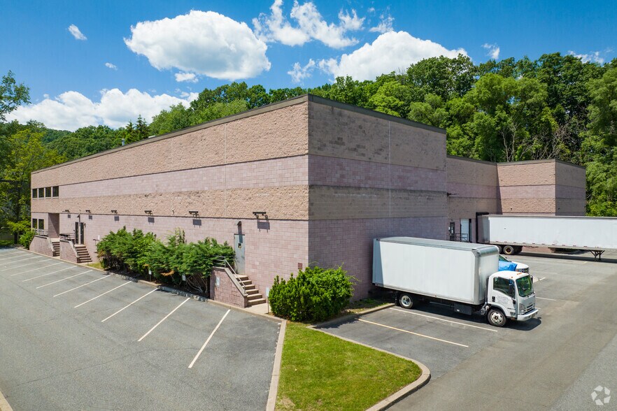 237 West Pky, Pompton Plains, NJ for lease - Building Photo - Image 2 of 5