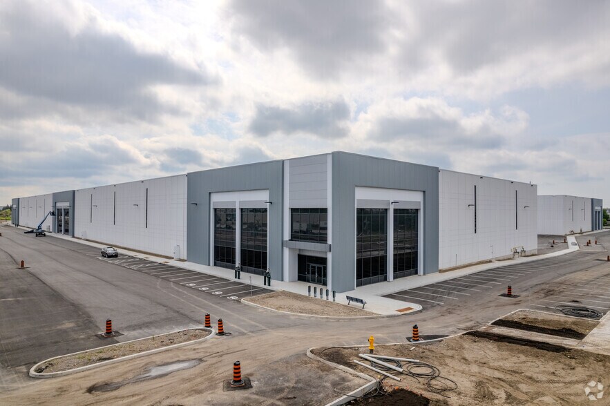 220 Pinebush Rd, Cambridge, ON for lease - Primary Photo - Image 1 of 8