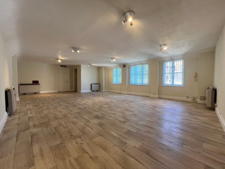 19 High St, Saffron Walden for lease - Building Photo - Image 1 of 5