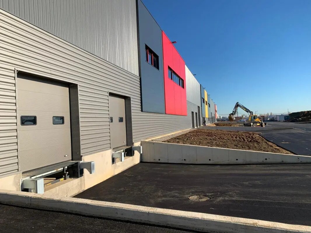 Industrial in Louvres for lease Primary Photo- Image 1 of 22