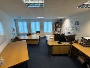 Shaw Ln, Barnsley for lease Interior Photo- Image 1 of 4