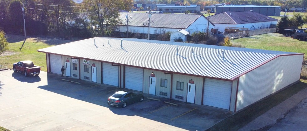 1710-1716 W Acorn Dr, Rogers, AR for lease - Building Photo - Image 3 of 12