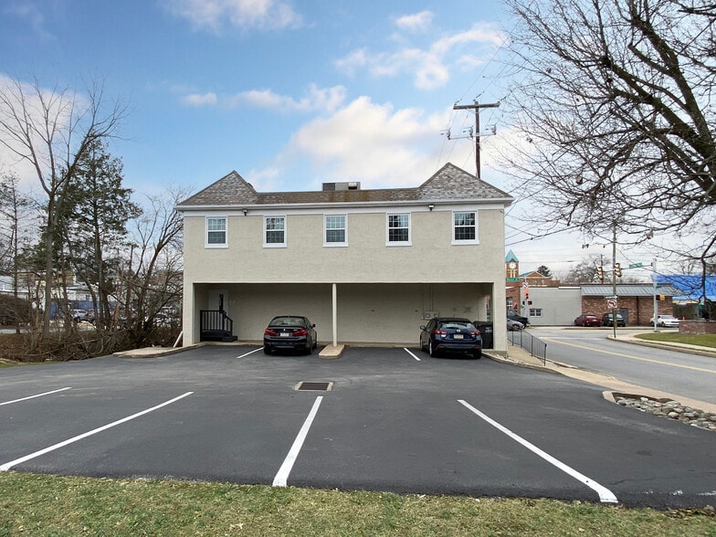 350 E Market St, West Chester, PA for lease - Building Photo - Image 2 of 6