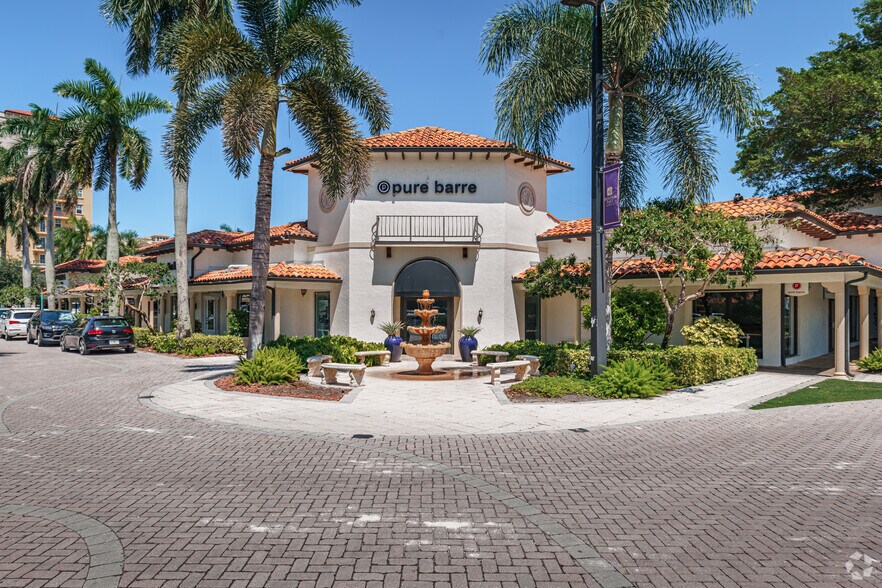 101 S Plaza Real, Boca Raton, FL à louer - Photo du bâtiment - Image 2 de 16