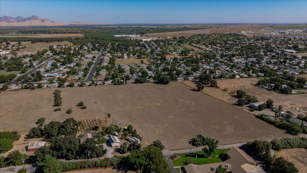 1425 5th St, Colusa, CA à vendre - Photo du bâtiment - Image 3 de 49