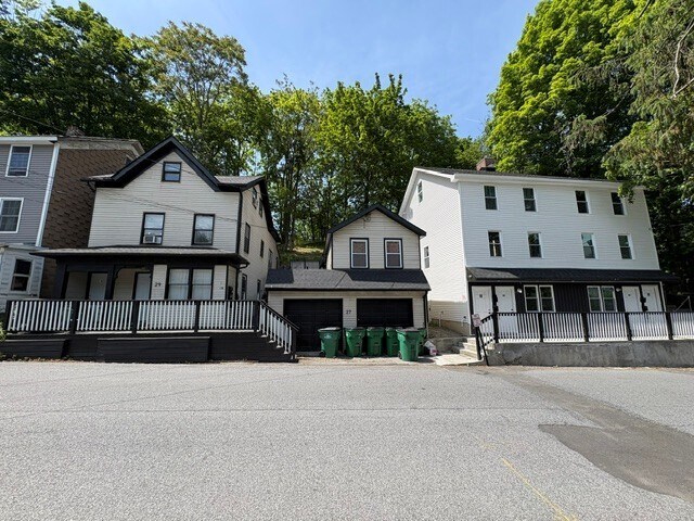 19-25 Vineyard Ave, Highland, NY à vendre - Photo du bâtiment - Image 1 de 15