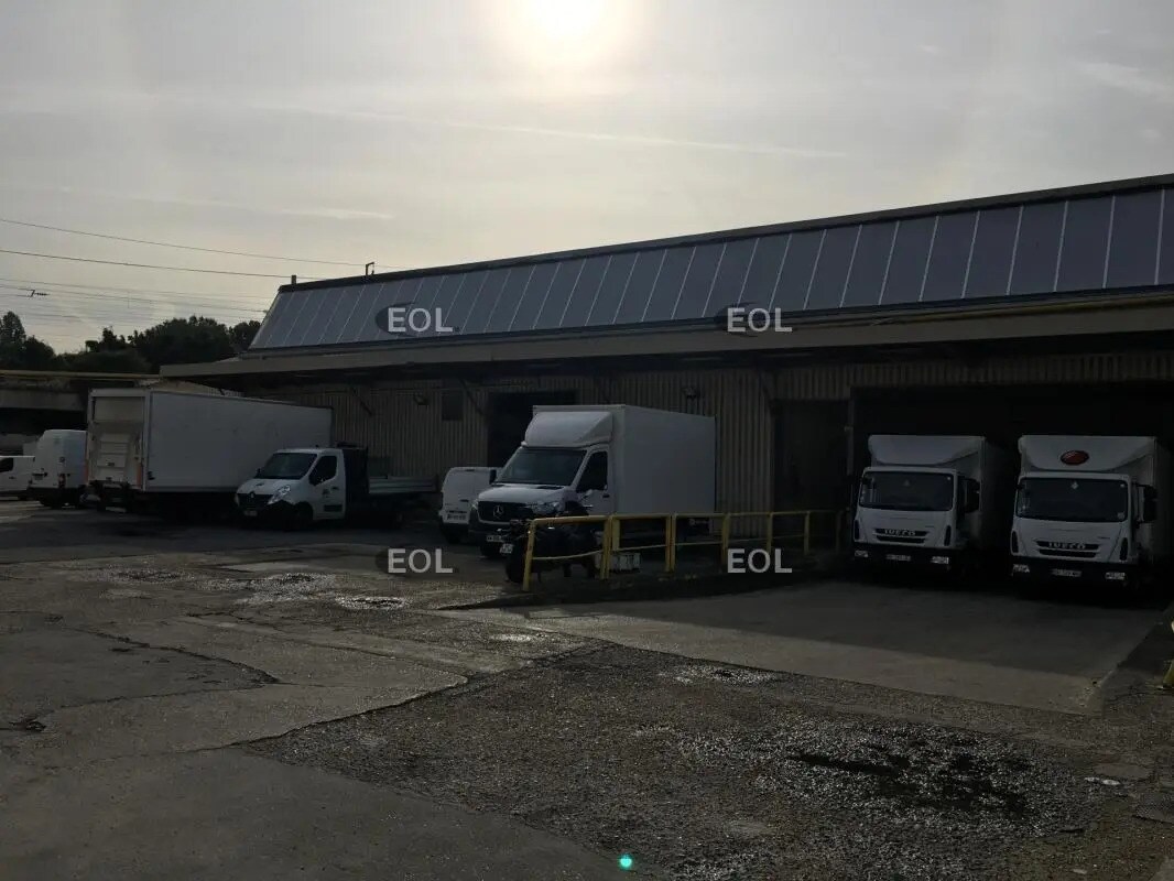 Industrial in Saint-Denis for lease Building Photo- Image 1 of 7