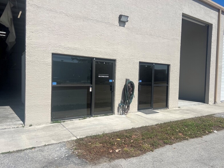 908 NE 24th Ln, Cape Coral, FL for lease - Building Photo - Image 2 of 3