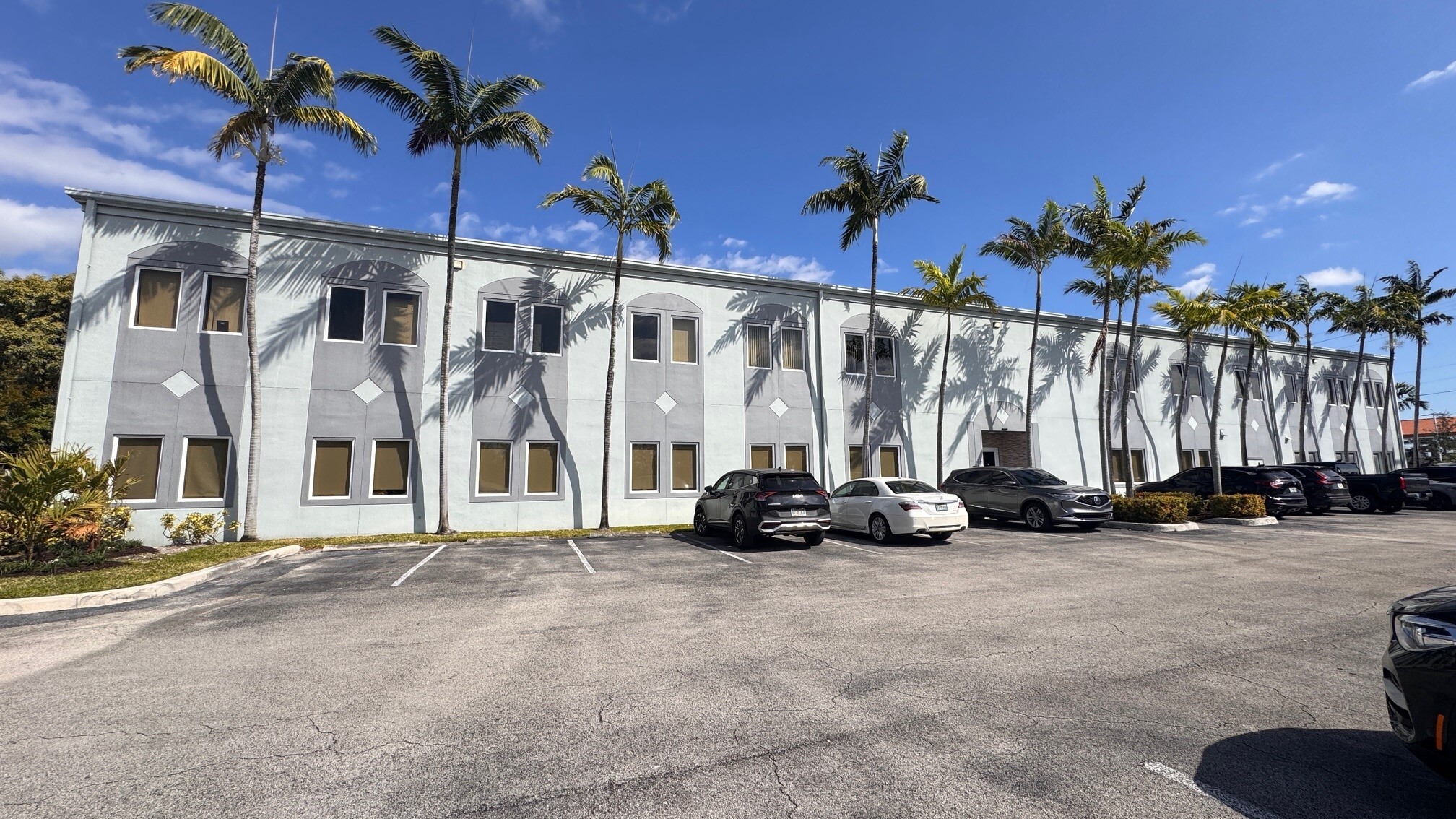 6030 Hollywood Blvd, Pembroke Pines, FL for lease Primary Photo- Image 1 of 30