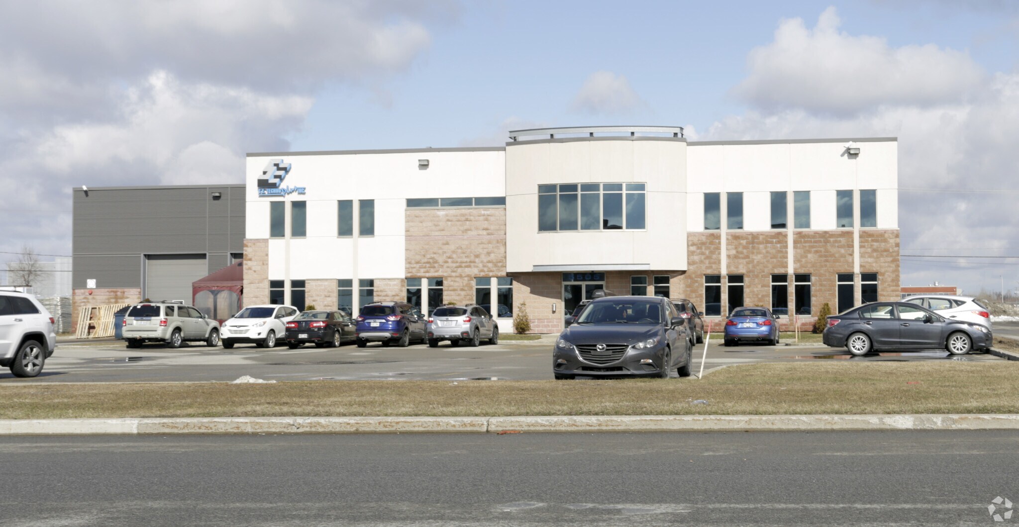 5505 Rue Maurice-Cullen, Laval, QC for sale Primary Photo- Image 1 of 1