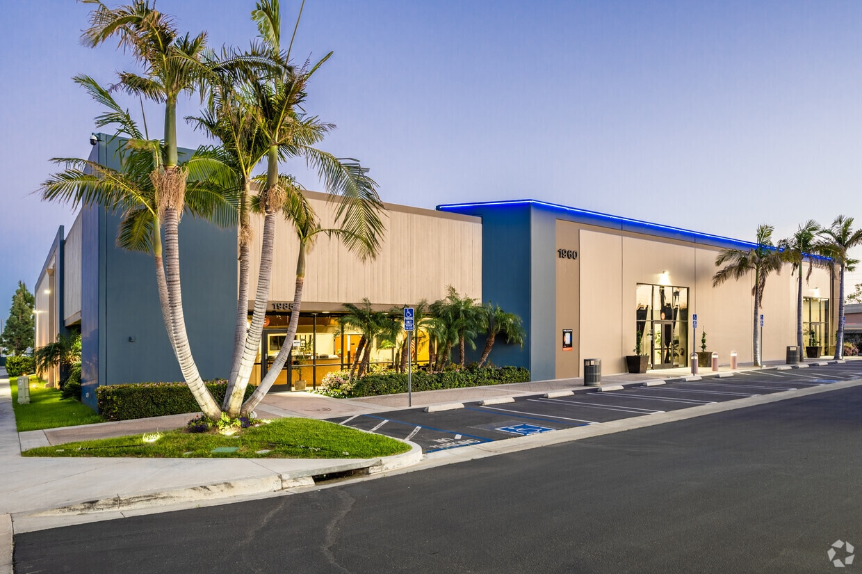 1985-1985 S Santa Cruz St, Anaheim, CA for lease Building Photo- Image 1 of 26