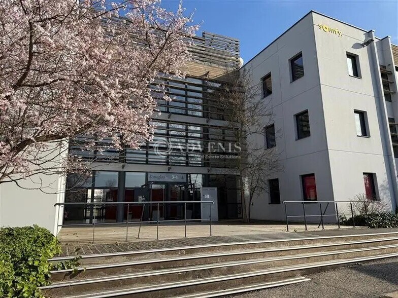 Bureau dans Saint-Priest à louer - Photo du bâtiment - Image 1 de 7