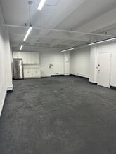 261 W 35th St, New York, NY for lease Interior Photo- Image 1 of 5