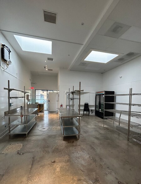 8016 W 3rd St, Los Angeles, CA à louer - Photo du bâtiment - Image 2 de 12