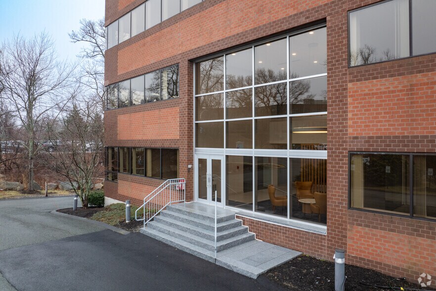 5 Centennial Dr, Peabody, MA à louer - Photo du bâtiment - Image 3 de 9