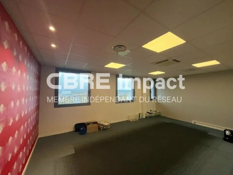 Office in Reims for lease - Building Photo - Image 3 of 10