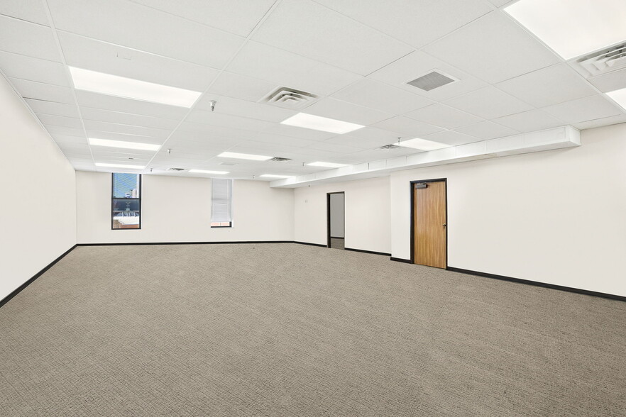 309 Court Ave, Des Moines, IA for lease - Interior Photo - Image 3 of 30