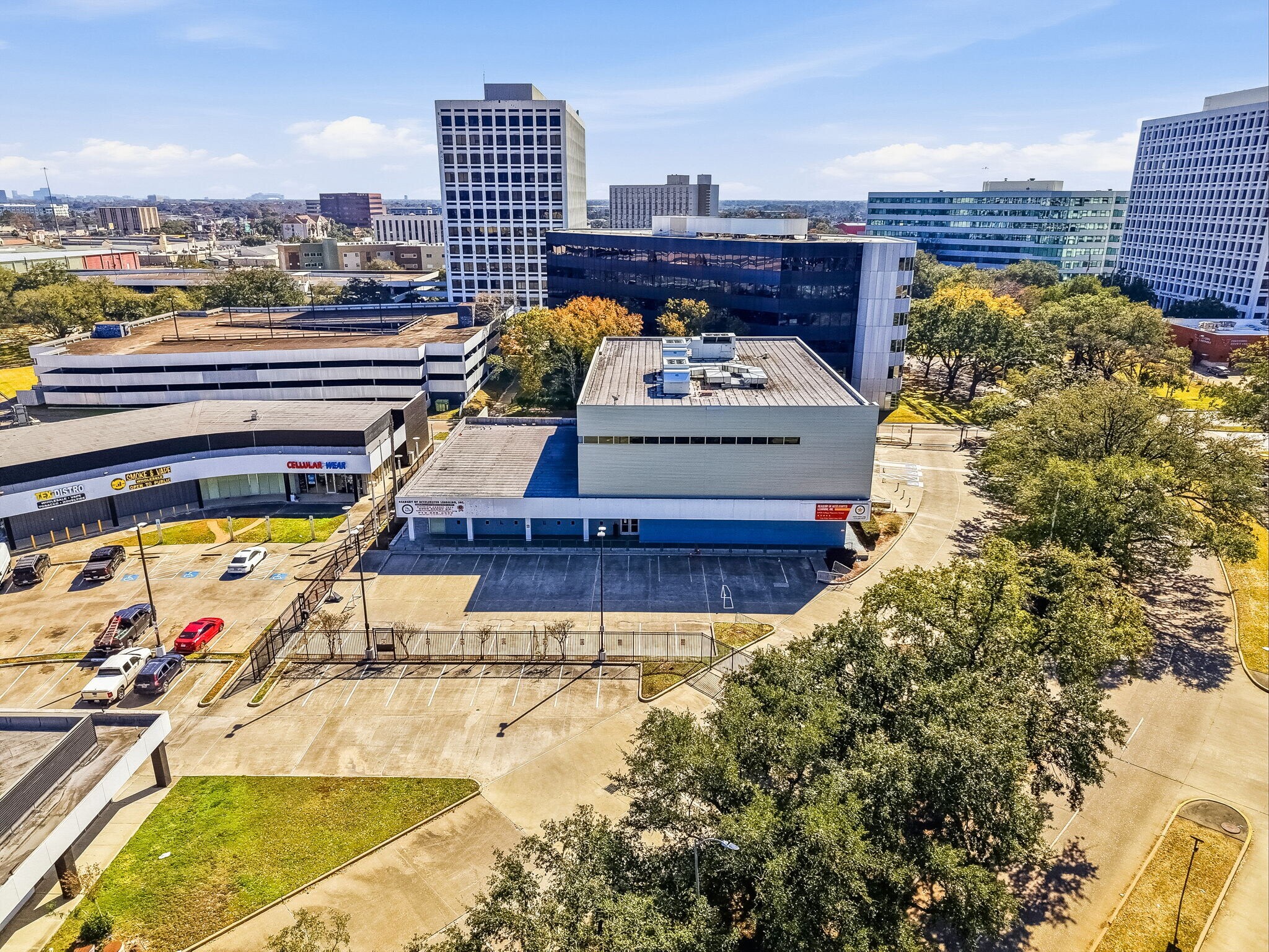 5999 Savoy Dr, Houston, TX à vendre Photo principale- Image 1 de 25