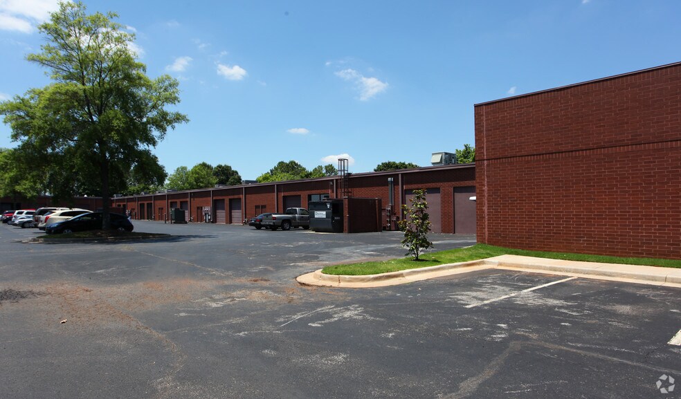 6767 Old Madison Pike, Huntsville, AL à louer - Photo du bâtiment - Image 3 de 3