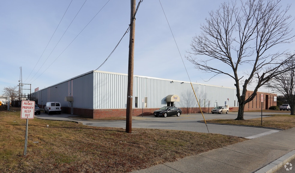300 Niantic Ave, Providence, RI for lease - Building Photo - Image 2 of 8
