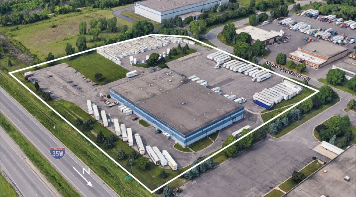 8271 W 35W Service Dr, Minneapolis, MN à vendre Photo du bâtiment- Image 1 de 4