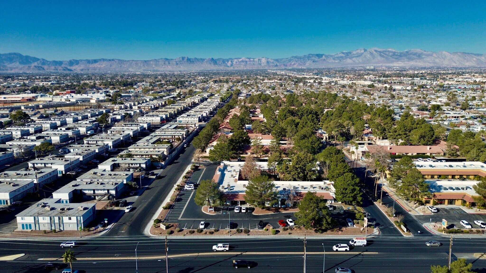 2881 S Valley View Blvd, Las Vegas, NV à louer Photo principale- Image 1 de 19