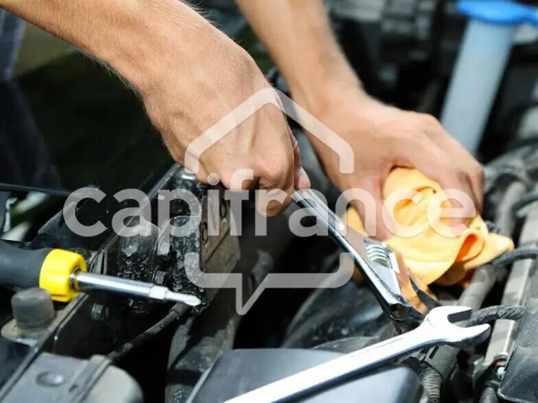 Local d'activités dans Bourgoin-Jallieu à vendre - Photo du bâtiment - Image 3 de 6