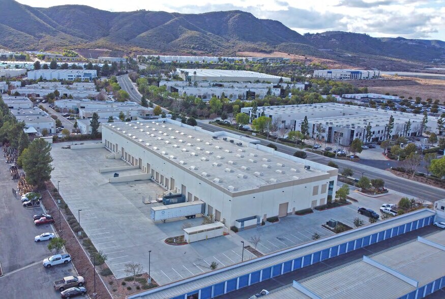 42006 Remington Ave, Temecula, CA à louer - Photo du bâtiment - Image 2 de 5