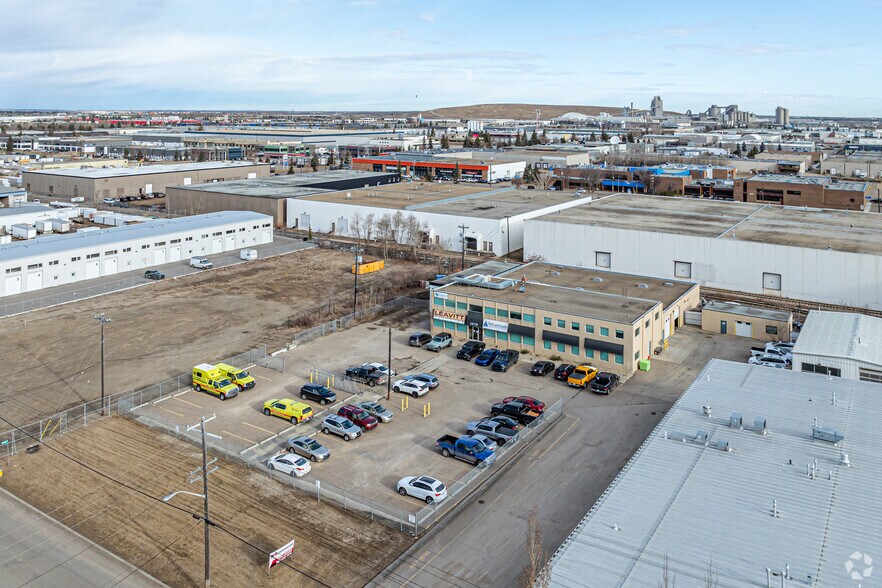 15712 112 Ave, Edmonton, AB à louer - Aérien - Image 3 de 29