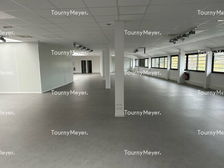 Office in Mérignac for lease - Interior Photo - Image 2 of 4